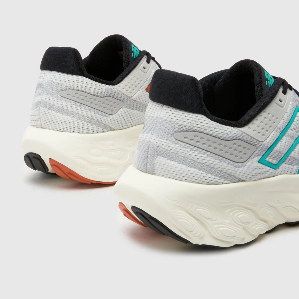 New Balance fresh foam x 1080 v13 trainers in light grey